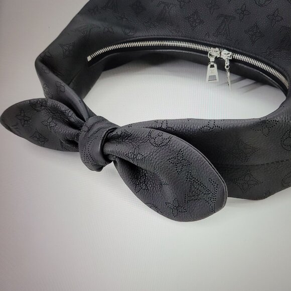 Louis Vuitton Why Knot MM Noir - Picture 5 of 16